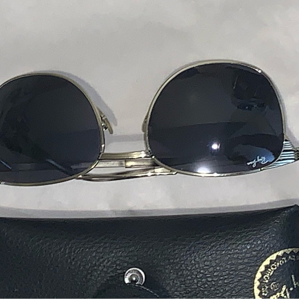 Ray-Ban Classic Metal Frame 
 Sunglasses with Case - Picture 7 of 16